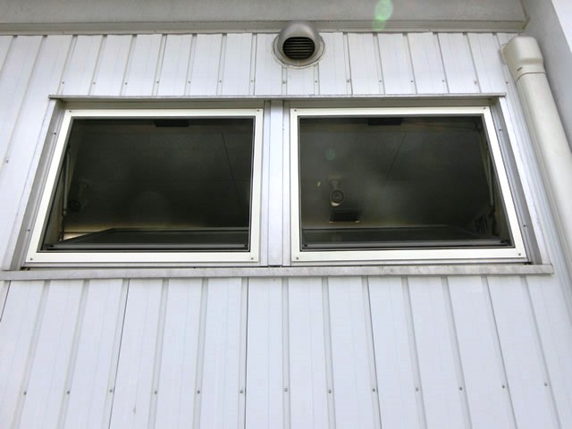 網戸新設工事　排煙内倒し窓に固定網戸　名古屋市南区
